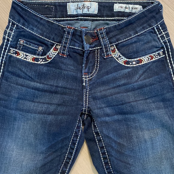 Daytrip Skinny from Buckle - Picture 2 of 8